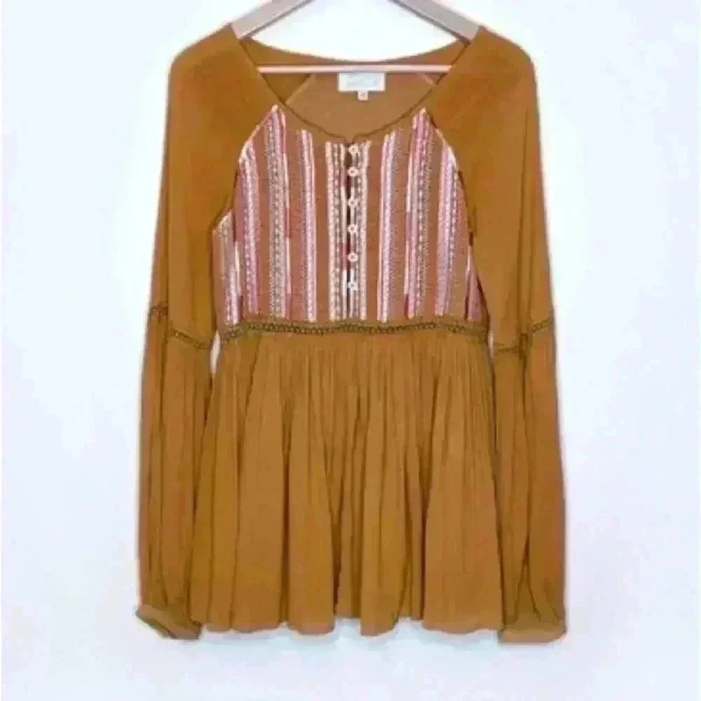 NWT rahi cali boho embroidered top medium